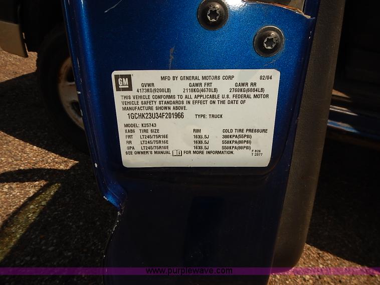 image for item E7784 2004 Chevrolet Silverado 2500HD Crew Cab pickup truck