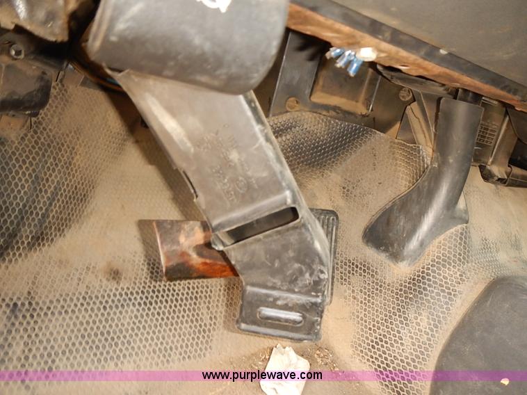 image for item E7784 2004 Chevrolet Silverado 2500HD Crew Cab pickup truck