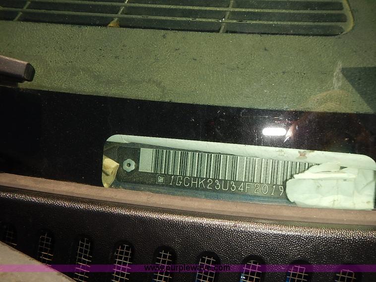 image for item E7784 2004 Chevrolet Silverado 2500HD Crew Cab pickup truck