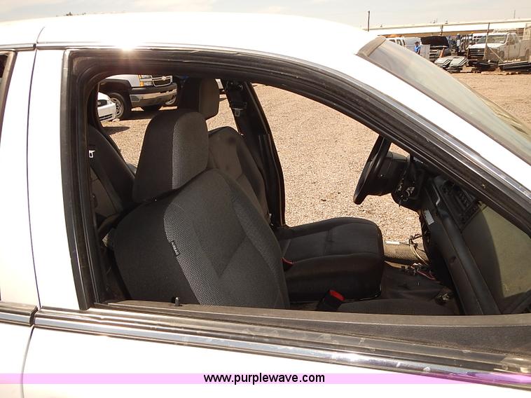 image for item E7785 2010 Ford Crown Victoria Police Interceptor