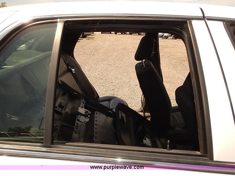 image for item E7785 2010 Ford Crown Victoria Police Interceptor