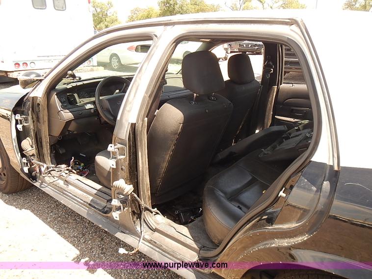 image for item E7785 2010 Ford Crown Victoria Police Interceptor