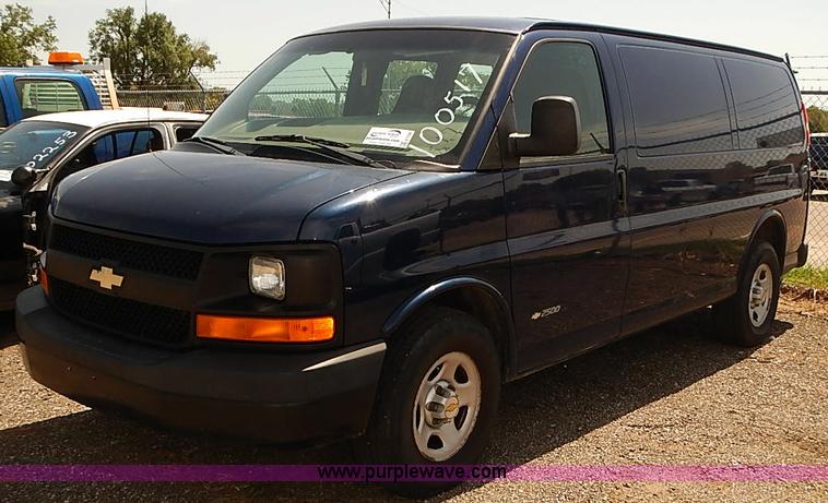 image for item E7786 2003 Chevrolet Express 2500 Cargo van