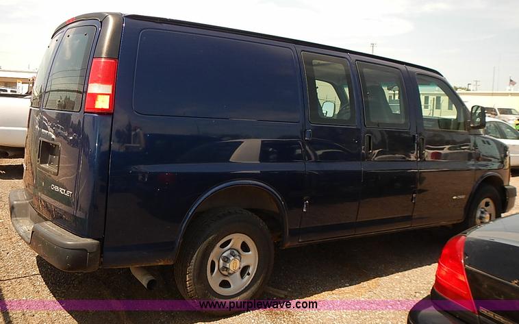 image for item E7786 2003 Chevrolet Express 2500 Cargo van