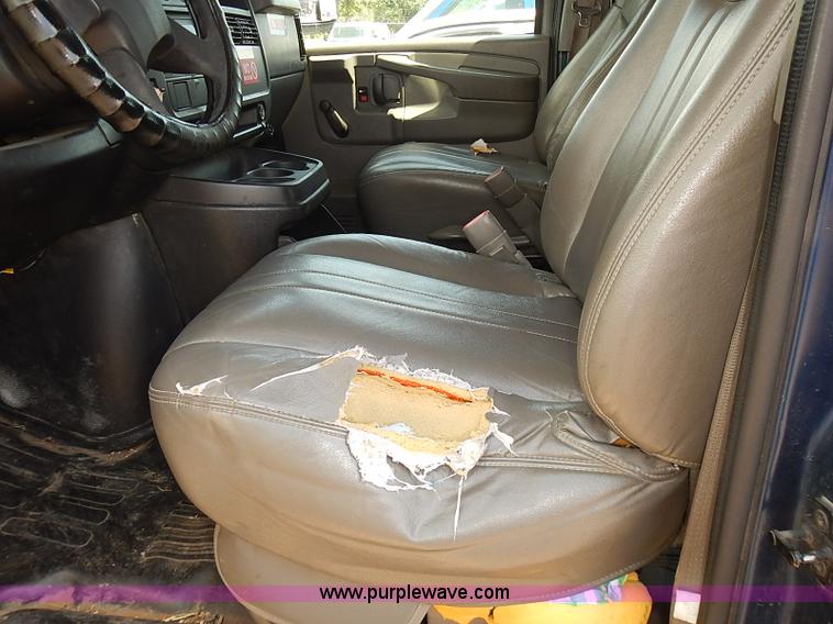 image for item E7786 2003 Chevrolet Express 2500 Cargo van