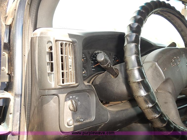 image for item E7786 2003 Chevrolet Express 2500 Cargo van