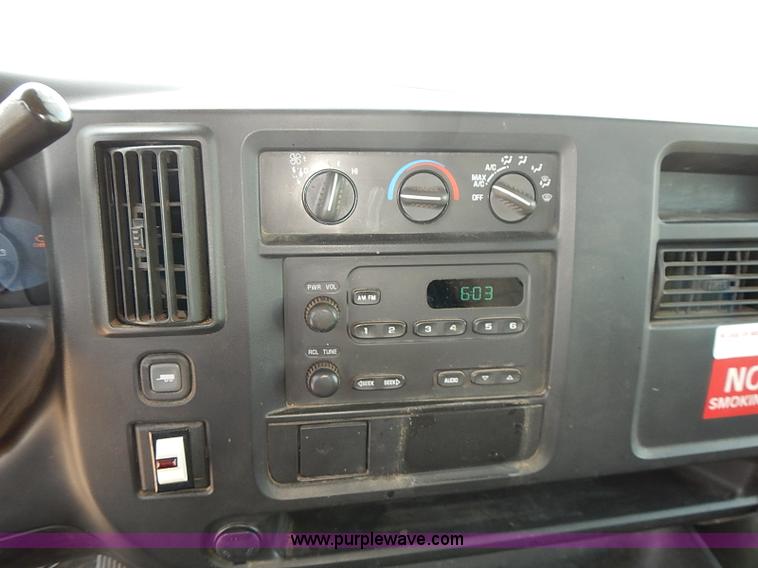 image for item E7786 2003 Chevrolet Express 2500 Cargo van