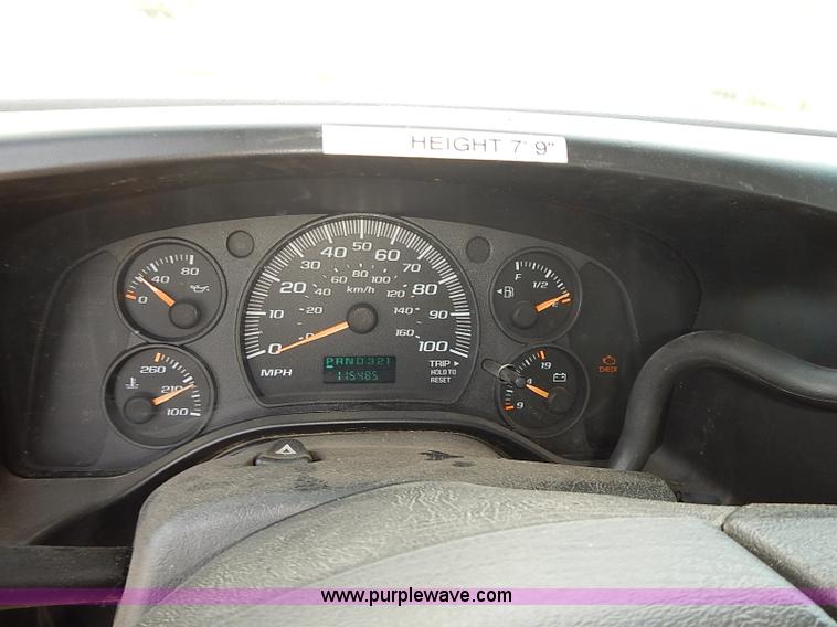 image for item E7786 2003 Chevrolet Express 2500 Cargo van