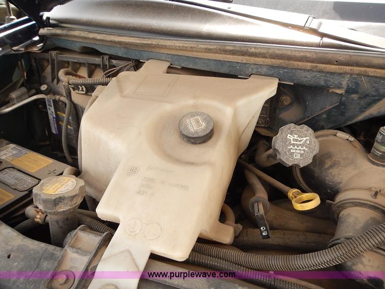 image for item E7786 2003 Chevrolet Express 2500 Cargo van