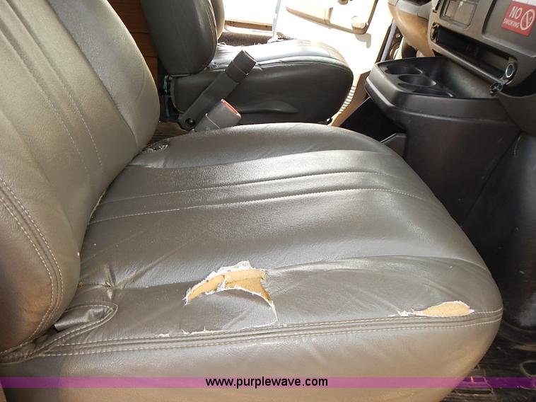 image for item E7786 2003 Chevrolet Express 2500 Cargo van