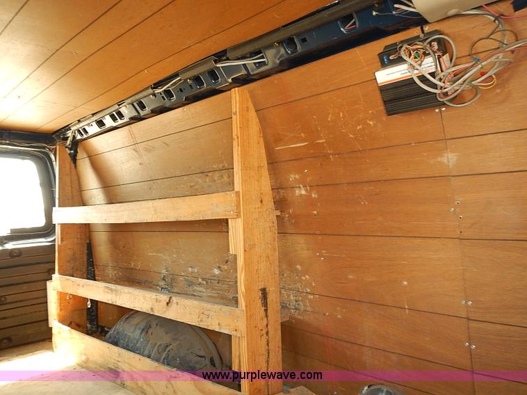 image for item E7786 2003 Chevrolet Express 2500 Cargo van