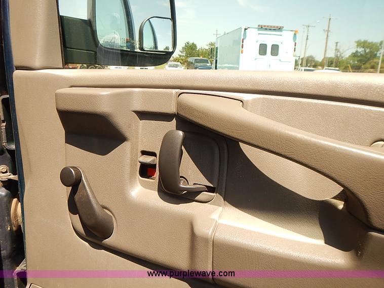 image for item E7786 2003 Chevrolet Express 2500 Cargo van
