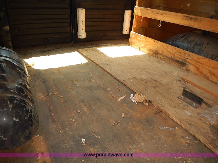 image for item E7786 2003 Chevrolet Express 2500 Cargo van