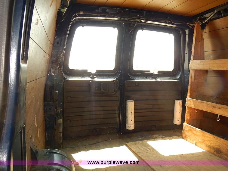 image for item E7786 2003 Chevrolet Express 2500 Cargo van