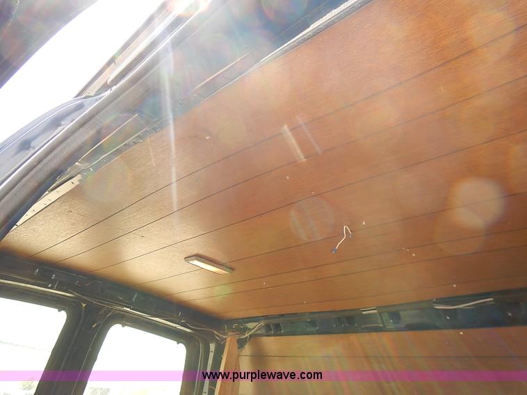 image for item E7786 2003 Chevrolet Express 2500 Cargo van