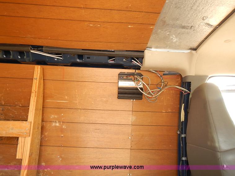 image for item E7786 2003 Chevrolet Express 2500 Cargo van