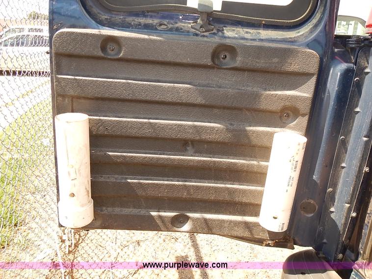 image for item E7786 2003 Chevrolet Express 2500 Cargo van