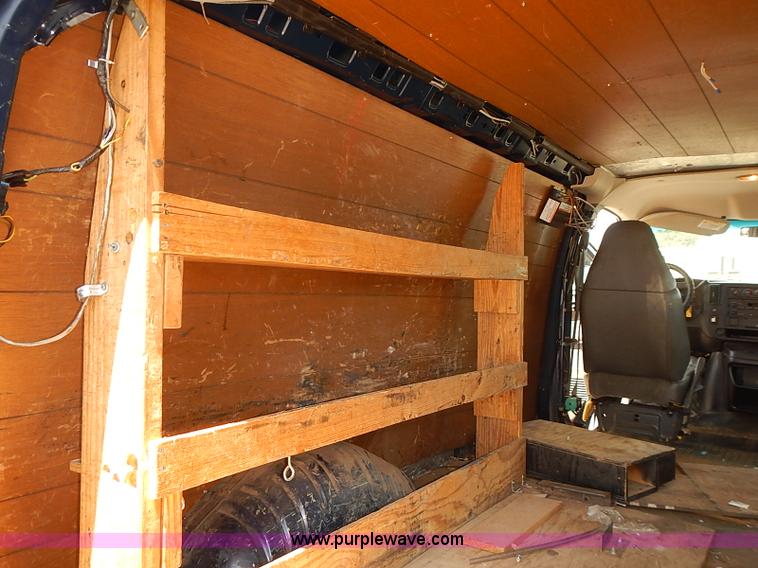 image for item E7786 2003 Chevrolet Express 2500 Cargo van