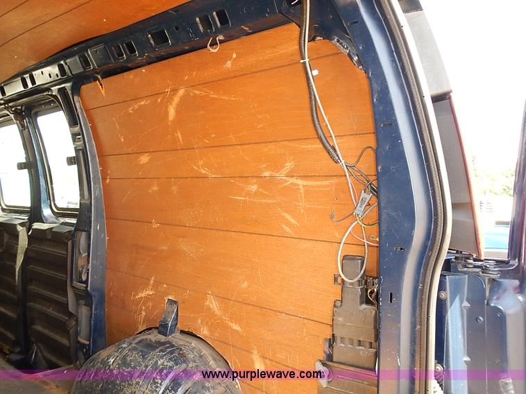 image for item E7786 2003 Chevrolet Express 2500 Cargo van