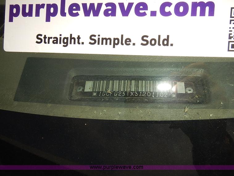 image for item E7786 2003 Chevrolet Express 2500 Cargo van