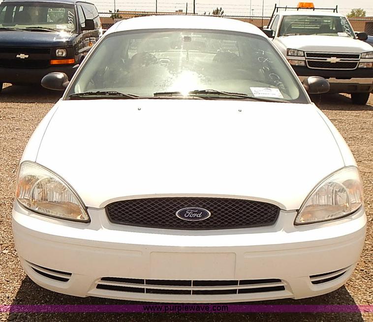 image for item E7787 2006 Ford Taurus SE