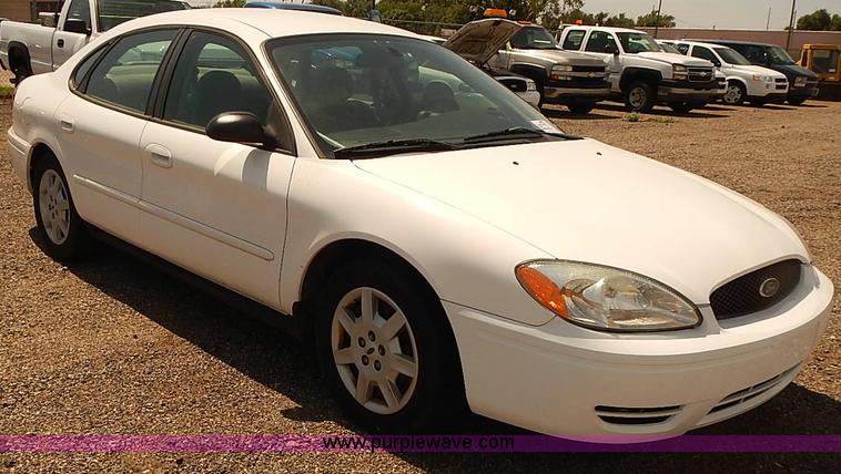 image for item E7787 2006 Ford Taurus SE