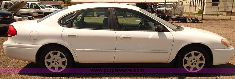 image for item E7787 2006 Ford Taurus SE