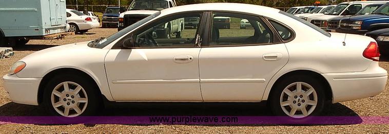 image for item E7787 2006 Ford Taurus SE
