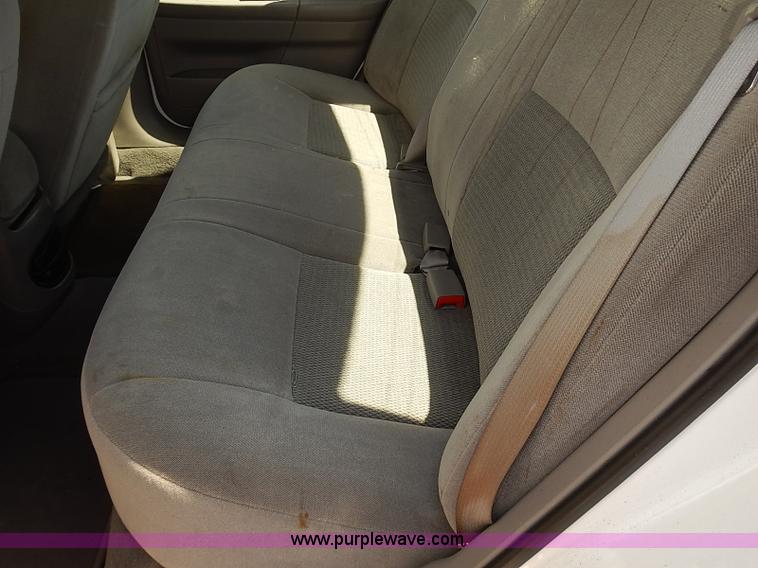 image for item E7787 2006 Ford Taurus SE