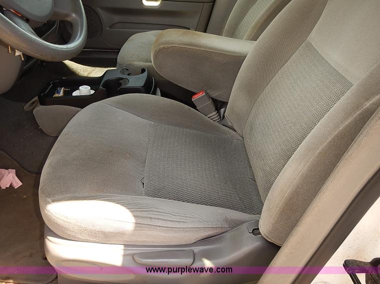 image for item E7787 2006 Ford Taurus SE