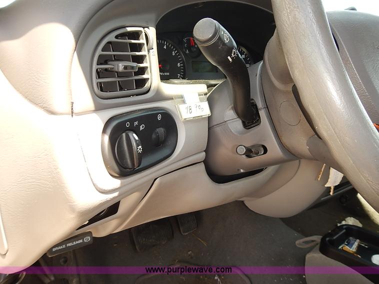 image for item E7787 2006 Ford Taurus SE