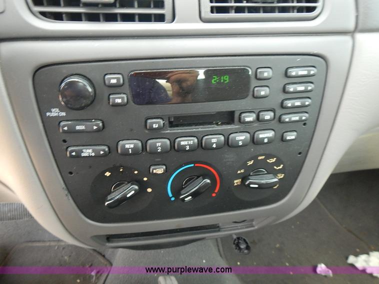 image for item E7787 2006 Ford Taurus SE