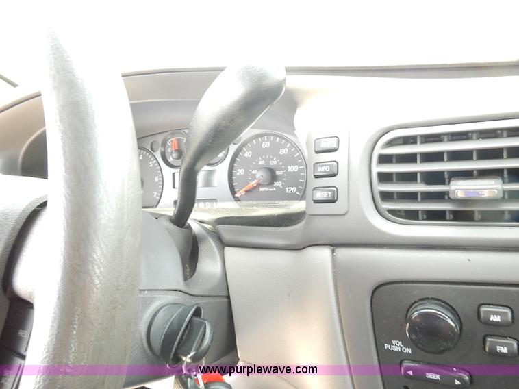 image for item E7787 2006 Ford Taurus SE