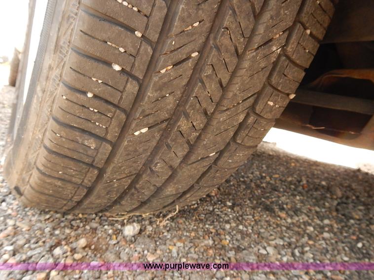 image for item E7787 2006 Ford Taurus SE