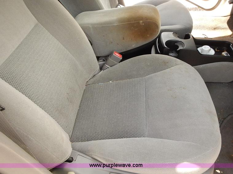 image for item E7787 2006 Ford Taurus SE