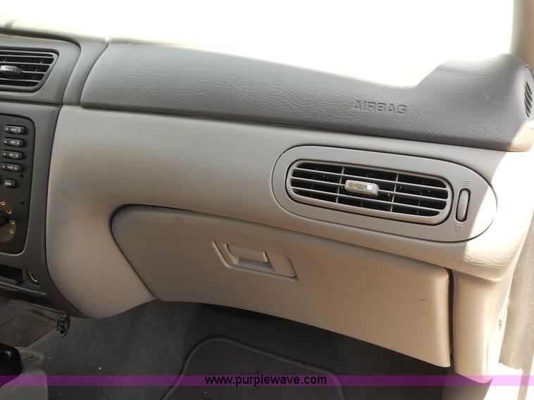 image for item E7787 2006 Ford Taurus SE