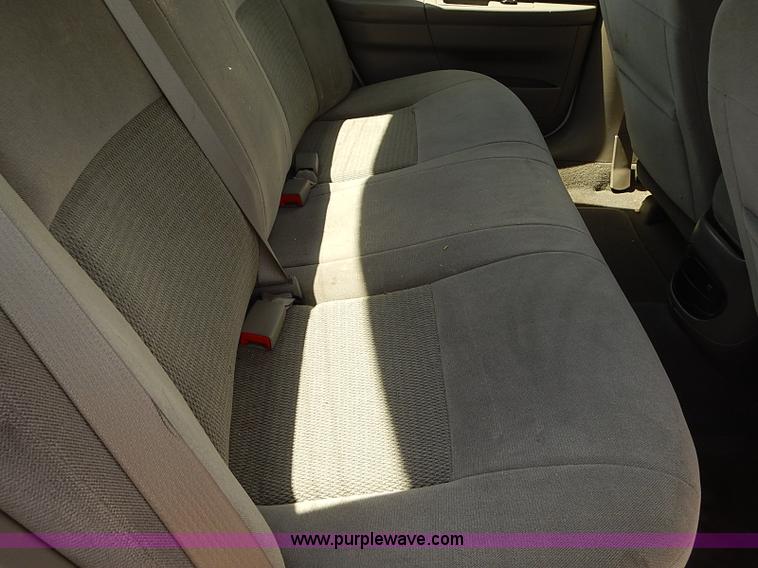 image for item E7787 2006 Ford Taurus SE