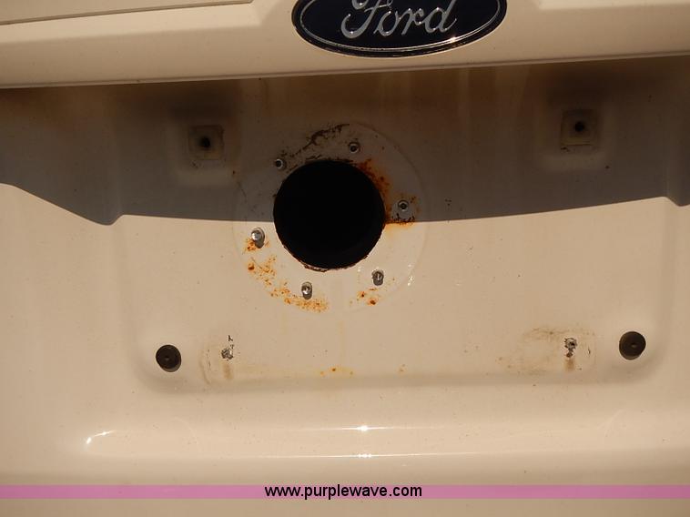 image for item E7787 2006 Ford Taurus SE