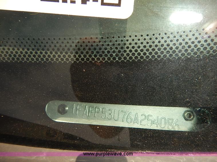 image for item E7787 2006 Ford Taurus SE