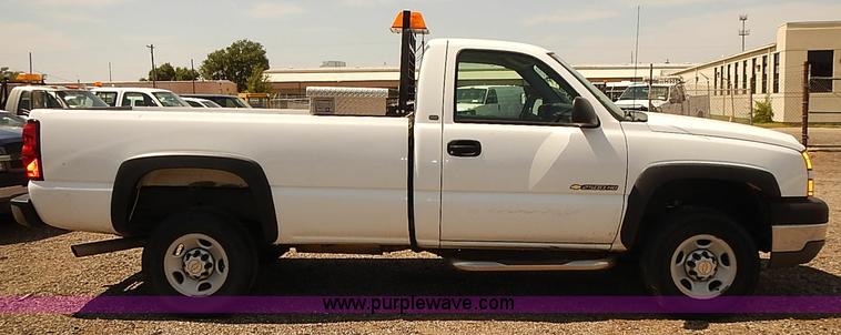 image for item E7788 2005 Chevrolet Silverado 2500HD pickup truck