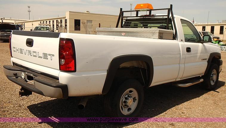 image for item E7788 2005 Chevrolet Silverado 2500HD pickup truck