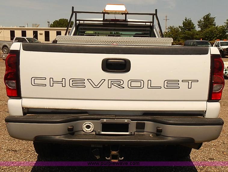 image for item E7788 2005 Chevrolet Silverado 2500HD pickup truck