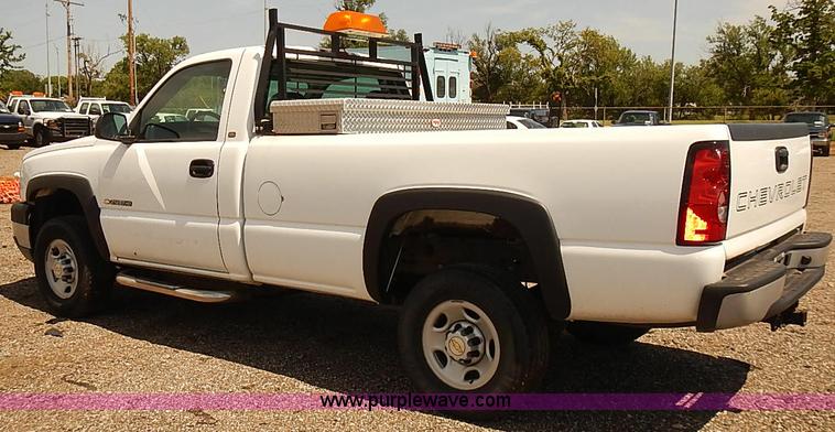 image for item E7788 2005 Chevrolet Silverado 2500HD pickup truck