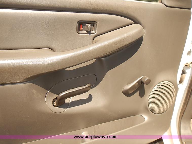 image for item E7788 2005 Chevrolet Silverado 2500HD pickup truck