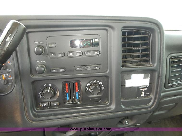 image for item E7788 2005 Chevrolet Silverado 2500HD pickup truck