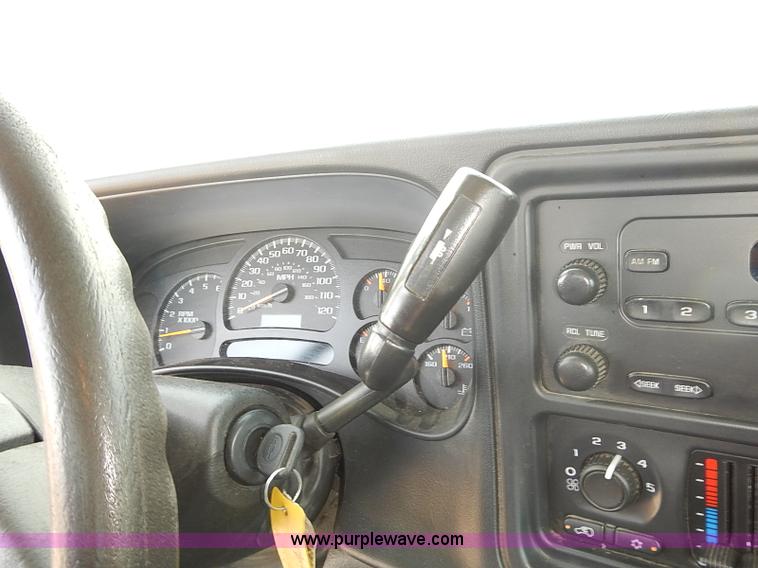 image for item E7788 2005 Chevrolet Silverado 2500HD pickup truck
