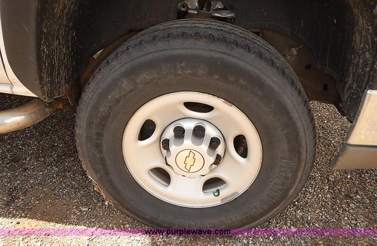 image for item E7788 2005 Chevrolet Silverado 2500HD pickup truck