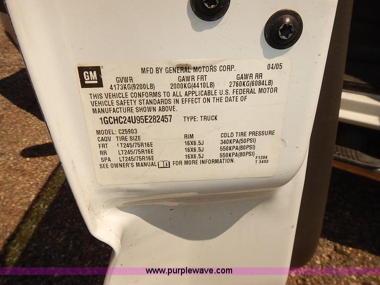 image for item E7788 2005 Chevrolet Silverado 2500HD pickup truck