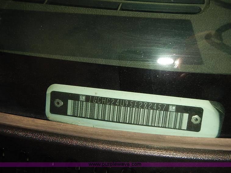 image for item E7788 2005 Chevrolet Silverado 2500HD pickup truck