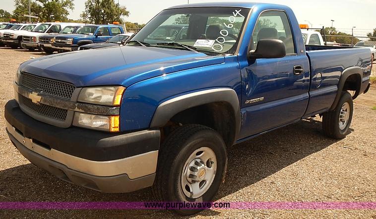 image for item E7789 2004 Chevrolet Silverado 2500HD pickup truck